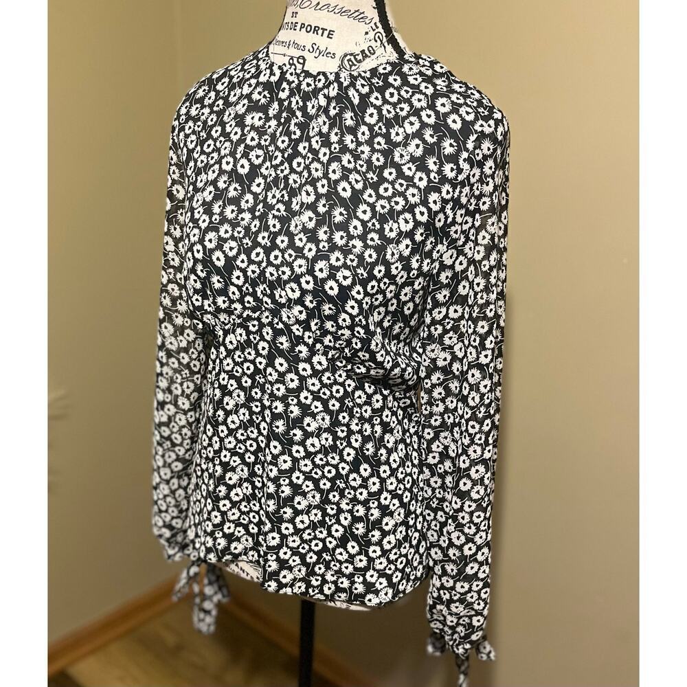 Topshop Women's Size 6 Black & White Floral Print Tie Sleeve Open Back Blouse - Picture 3 of 8